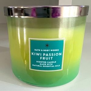 ❌ SOLD ❌ Kiwi Passionfruit Bath and Body Works Candle